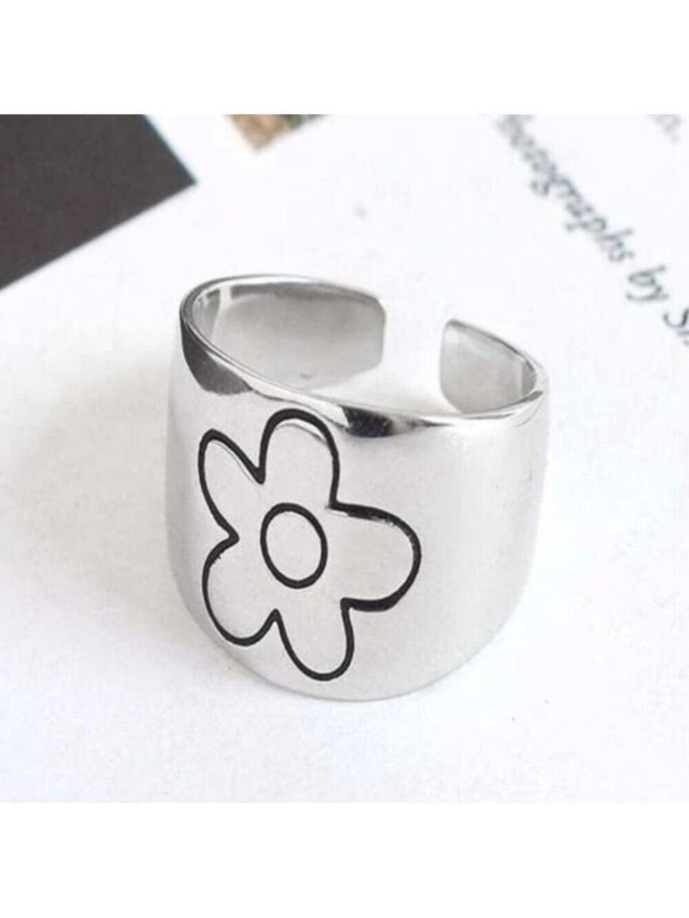 Flower engraved band cuff ring